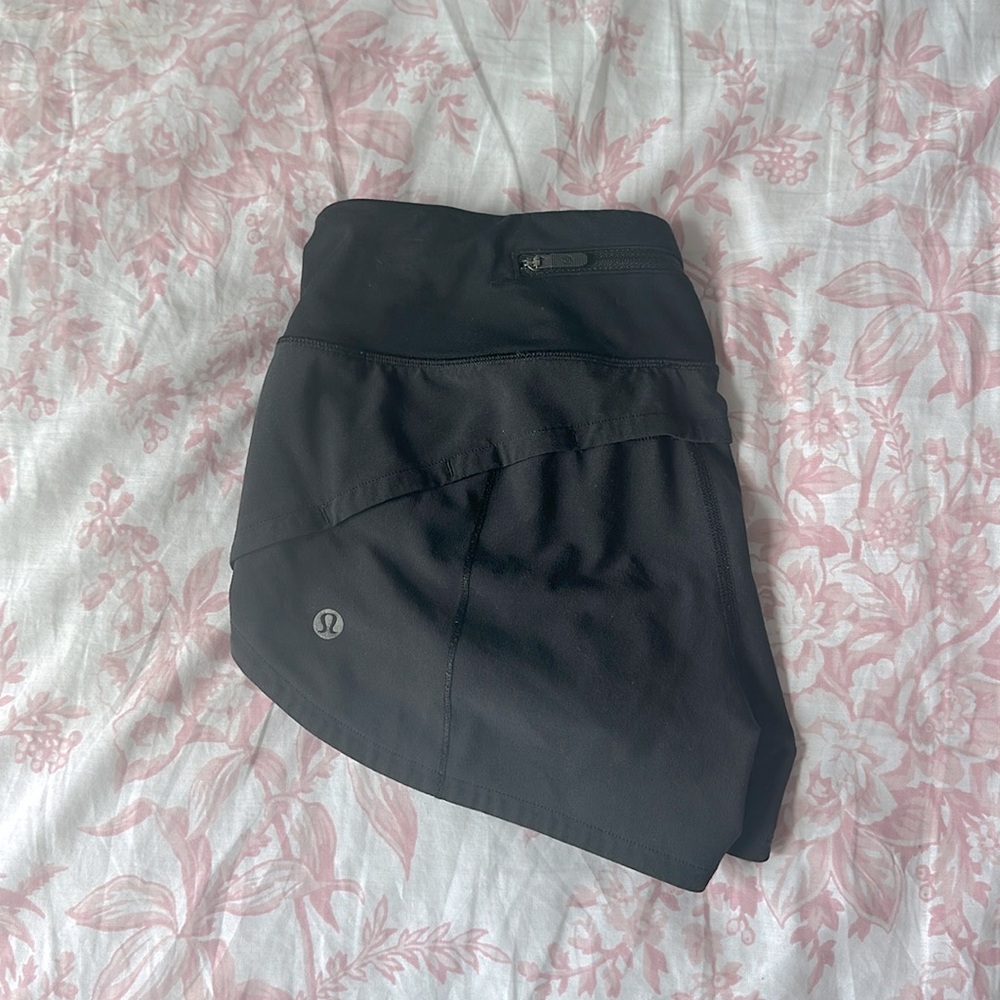 lululemon black speed up shorts 2.5”